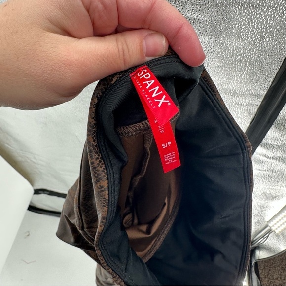 SPANX Faux LEATHER Snakeskin Leggings size small winter staple - Picture 5 of 7